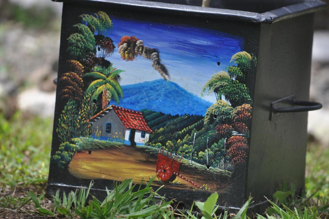 Hospedaje Amanecer Bed & Breakfast Turrialba Exterior photo